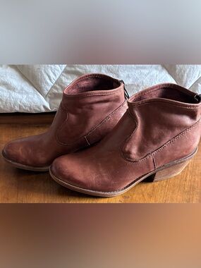 Aisley Soft by Sofft Size 8 Brown Leather Ankle Boots Western Cowgirl Zip Back